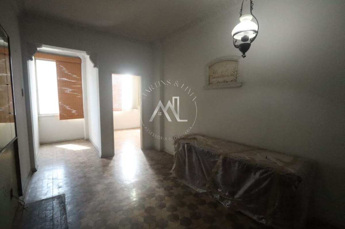 Imóvel com excelente potencial, na Tijuca, 2 quartos com dependência completa