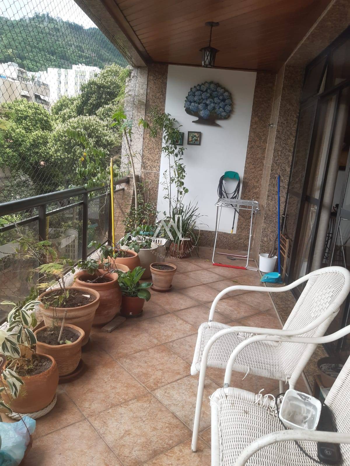 Ótimo apartamento, COM VARANDA E 2 VAGAS DE GARAGEM, 3 quartos, sendo 1 suíte. - Martins e Lima Assessoria Imobiliária