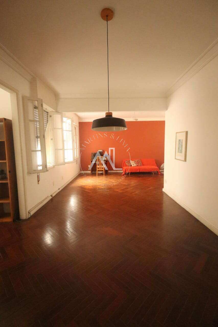 Ótimo apartamento no Flamengo, com excelente potencial! Apartamento duplex, com 4 quartos, sendo 3 suítes.